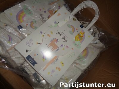 PARTIJ GIFTBAG UNICORN AND RAINBOW 27X20CM 